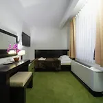 Astory 4*
